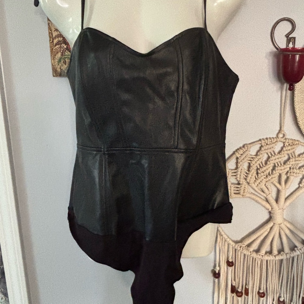 GUESS JET BLACK FAUX LEATHER BODYSUIT XL